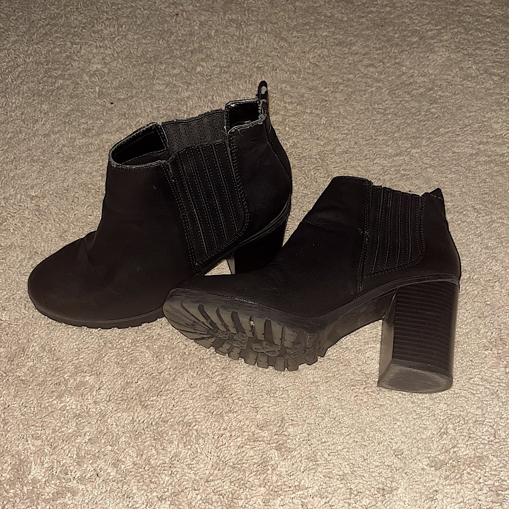 SAM AND LIBBY BOOT ANKLE BOOTS🖤